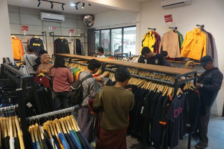 Pakaian Thrift Pria Murah Berkualitas untuk Gaya Modern Pria Hemat