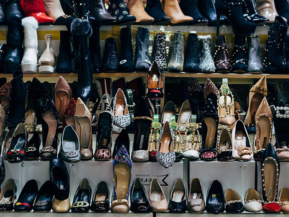 Jual Sepatu Boots Wanita Bekas Berkualitas: Panduan Lengkap untuk Pilihan Hemat & Stylish