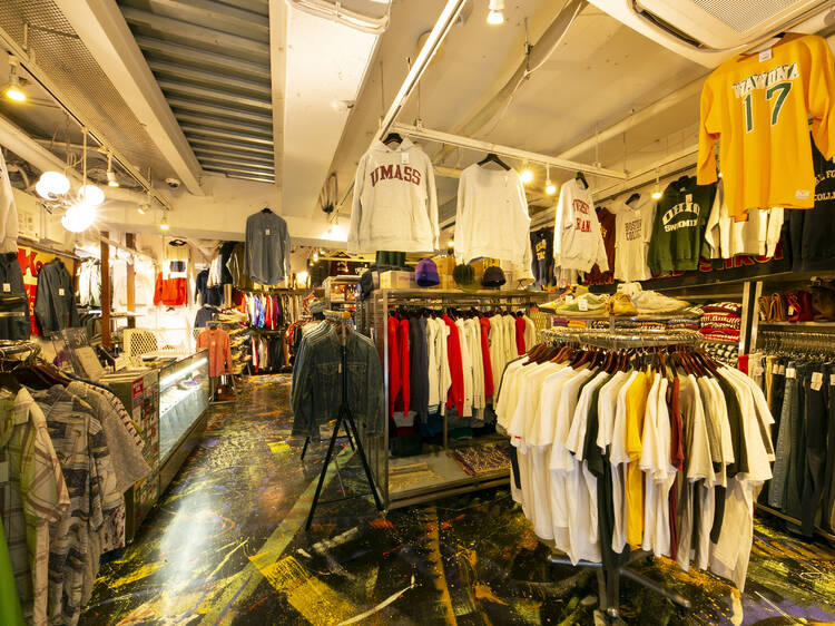 Outfit Y2K Pria: Panduan Lengkap Gaya Fashion Ikonik yang Kembali Tren