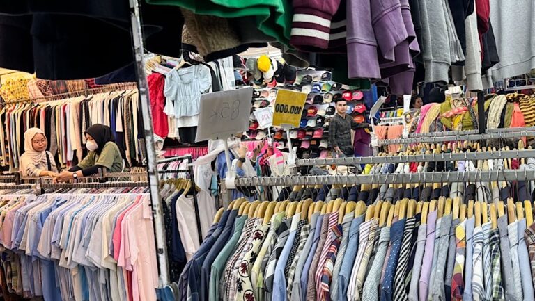 Panduan Strategis Belanja Baju Bekas di Pasar Baru Jakarta untuk Mendapatkan Harta Karun Fashion
