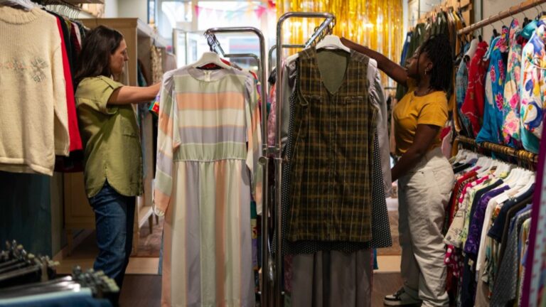 Cardigan Bekas Wanita Berkualitas: Pilihan Fashion Hemat, Stylish, dan Berkelanjutan